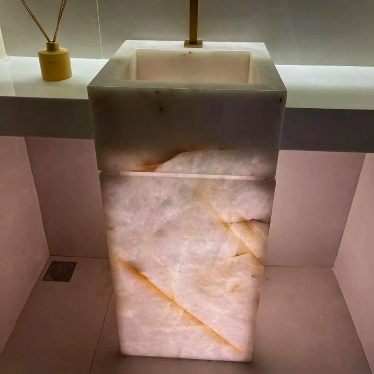 Lavatório em Ônix com Iluminação