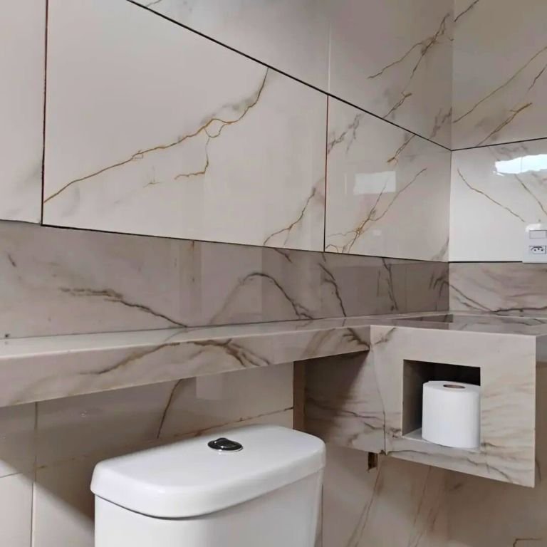 Revestimento e Bancada em Mármore Branco